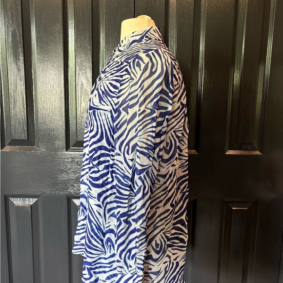 Karina Grimaldi Blue and White Patterned Blouse - Picture 2 of 4